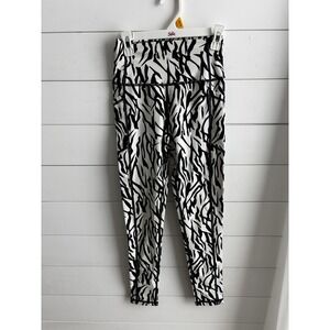 Zyia black and‎ white print crop leggings size 2 0302